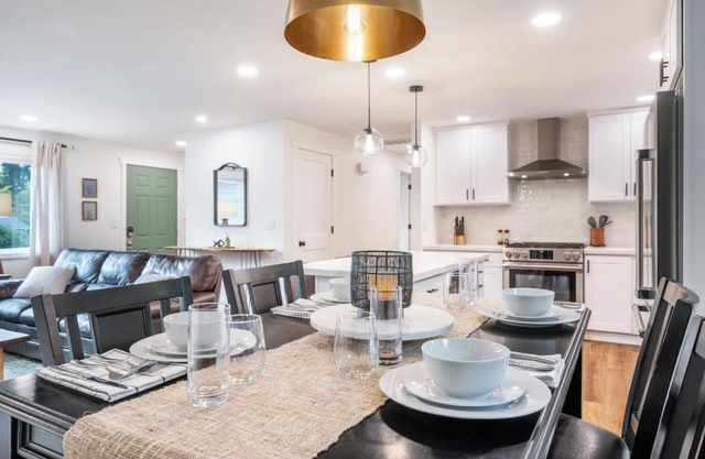 120 - Relaxing Kirkland Haven