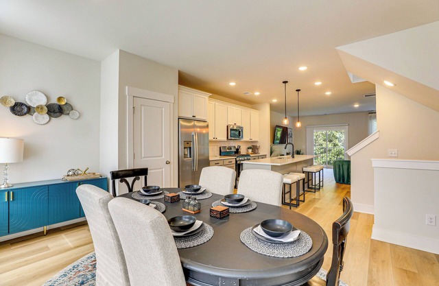 13 Mi to Dtwn Charleston: Quiet Townhome