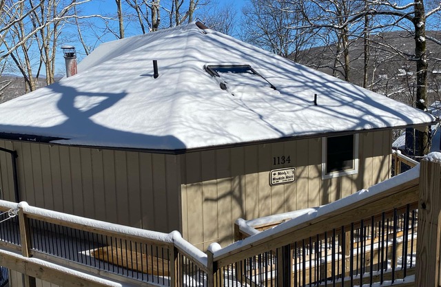 1300 ft to Ski Beech! New decks and interior updates. Great views Last min deals