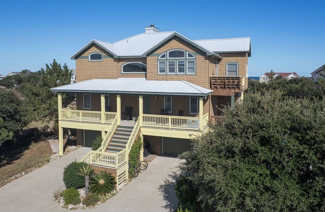 1397 - Sunshine Stars, a 5-bed, 4.5-bath Corolla home ideal for family getaways.