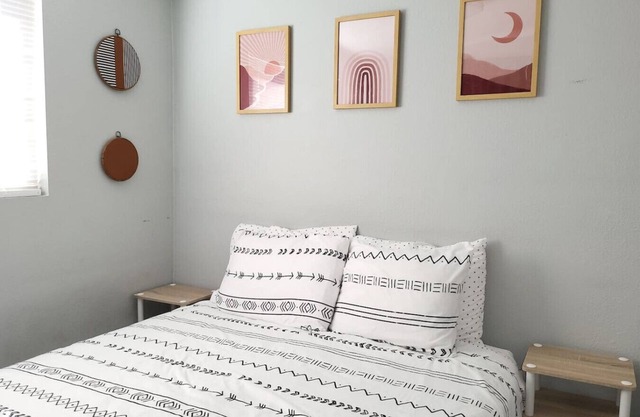 13th Pl Left · Charming Apt |Downtown|Phoenix|Historic|Patio