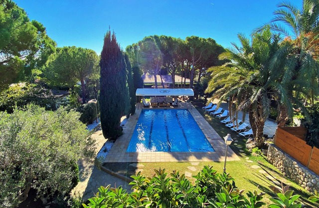 15 min./car from Sitges – Villa El Ranch – 10-min. walk to beach. XXL Jacuzzi