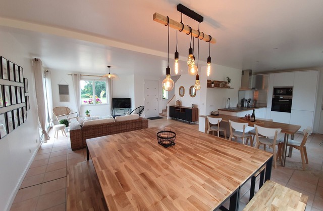 15-person house in the countryside 10 km from the beach