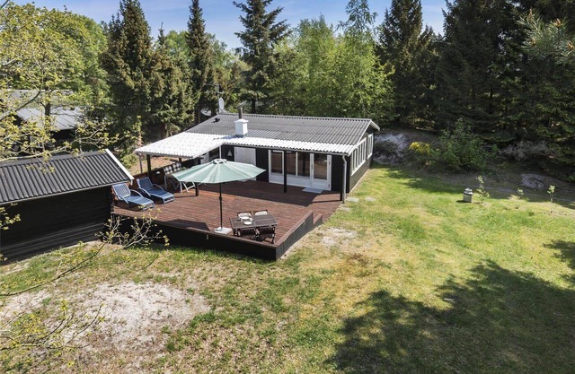 1555 Aakirkeby - Ædjavejen 14