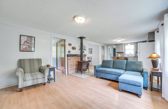 16 Mi to Clear Lake State Park: Secluded Cabin