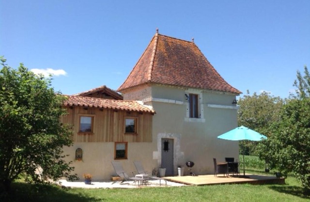 17th C French Pigeonaire - magical romantic couples retreat