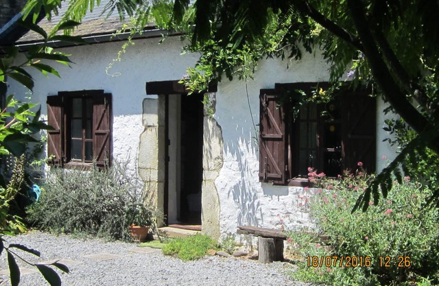 17th Century cottage nestling in the Pyrenean foothills with solar heated pool
