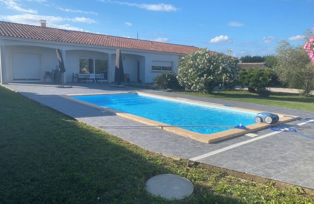 180m² villa, air-conditioned, secure swimming pool