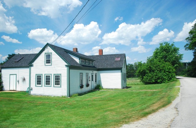 1850s Farm House - Minutes from Acadia, Lamoine Beach, and Lamoine State Park