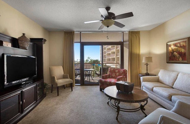 18th-Floor Coastal Elegance: Oceanfront Retreat with King Bed and Modern Comforts