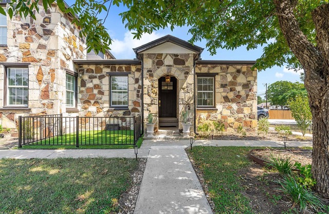 1940s Stone Cottage, Free EV Charging, Walk to Downtown/SW Univ, Family Friendly