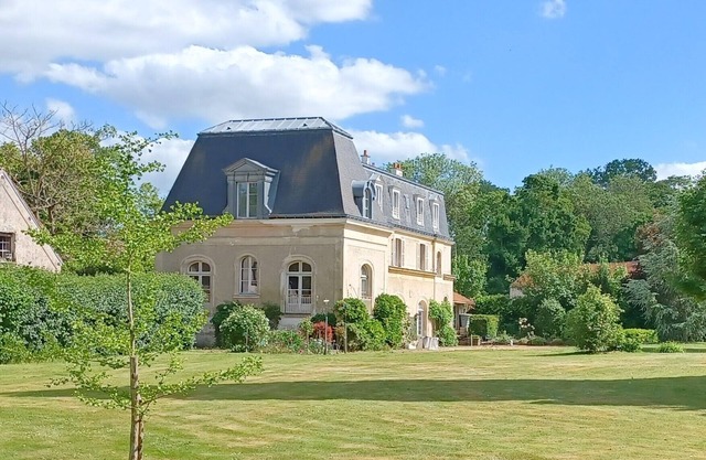 19th c. Manor in the Chevreuse Valley, 30km from Paris
