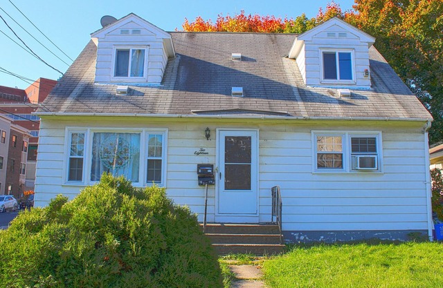 1bd apt, 2 min walk to Albany med, off street parking and washer/dryer