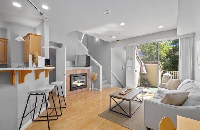 1BED 1.5 BATH Pool:Jacuzzi 10 Mins From Downtown San Jose