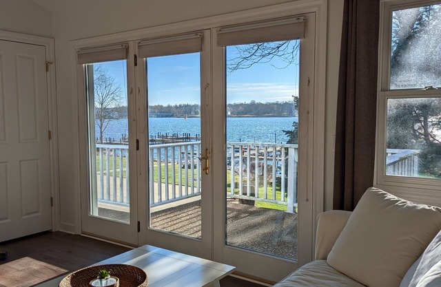 1BR; 1 Bath Lakefront Apt; Dog-friendly! 1 Block from Downtown Saugatuck!