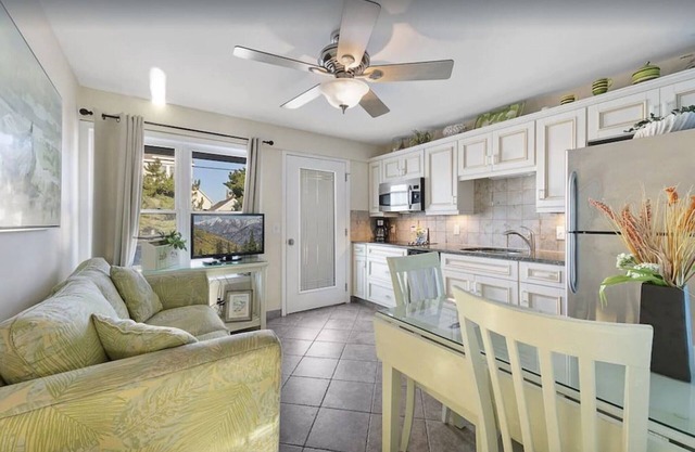 1BR Ocean Block Condo – 140’ from the Beach