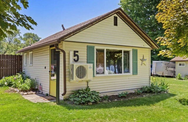 1BR Retreat in Chippewa w/pickleball court