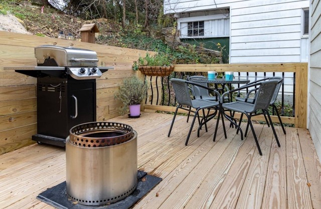 1BR Tiny Home in Thomas, NR Purple Fiddle