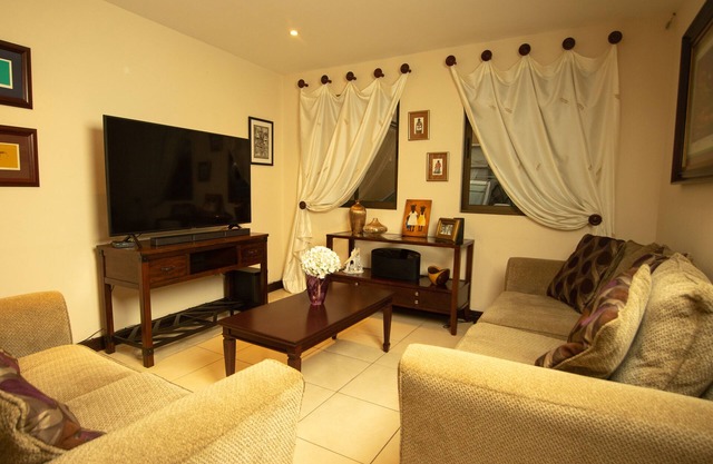 2-3 bedroom Townhouse near UACA & Pinares