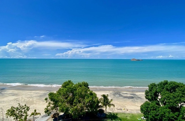 2-3 BEDROOMS APARTMENT BEACHFRONT