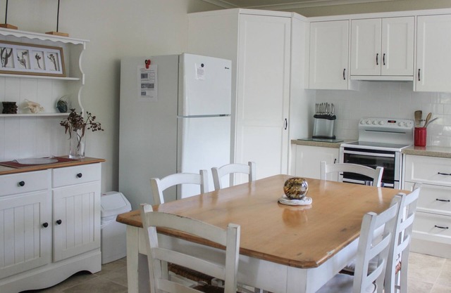 2/51 Carlo Road - Rainbow Beach. Pets welcome, Air conditioning, Walk to the shops