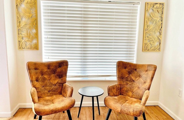 2 Bd, 2.5 Baths,3TVs,Sleeps 7/F9