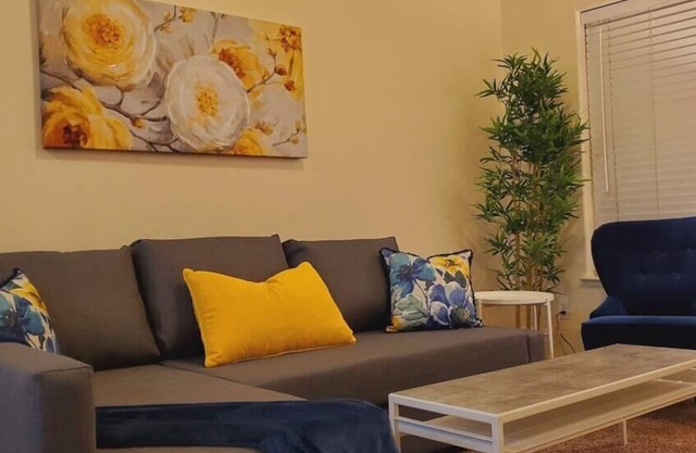 2 Bd, 2.5 Baths, Sleeps 5/C9