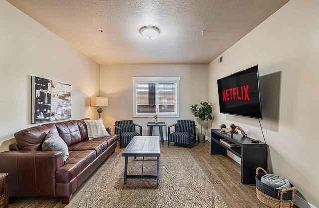 2-Bd Apt w/WiFi, Netflix, Mtn Views in DT Ogden