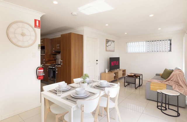 2 Bdr Apt! Private Balcony! Garage Parking! 116D2