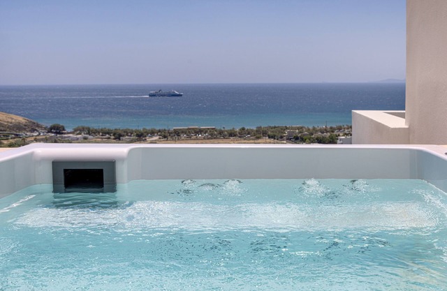 2 BDR Sea View Suite with Outdoor Jet Tub | Aura Gres