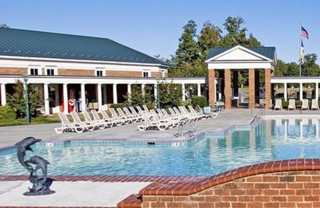 2 BDRM- 10 MILES TO BUSCH GARDENS*INDOOR/OUTDOOR POOLS* 6 MILES TO COLONIAL AREA