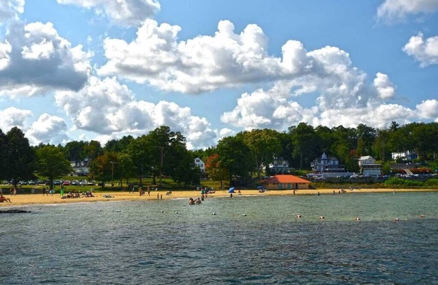 2 Bdrm Condo walking distance to Weirs Beach and much more!