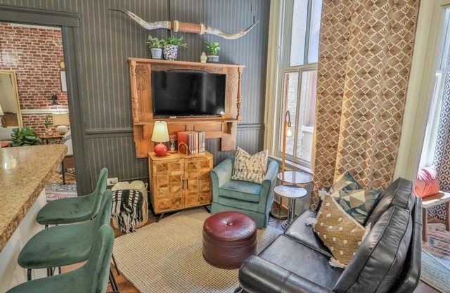 2 Bdrm Sits on Riverwalk