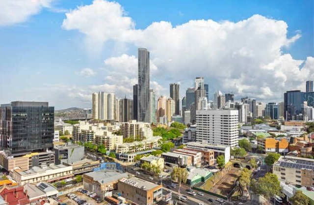 2-Bed, 2-Bath Apt in Fortitude Valley