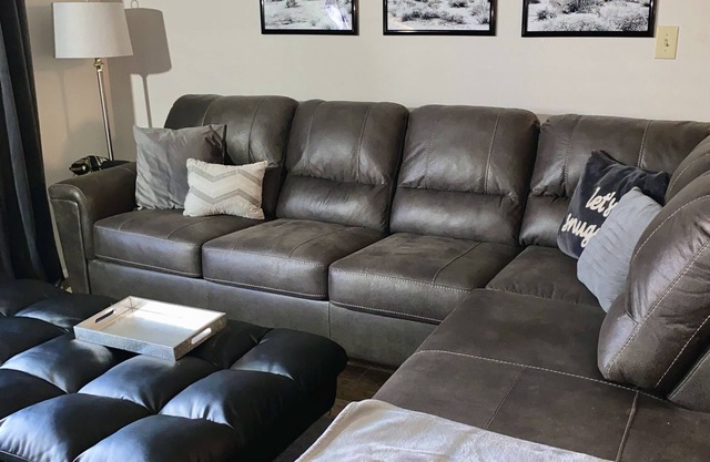 2 bed 2 bath near Tempe Marketplace with lots of bars, dining and entertainment!