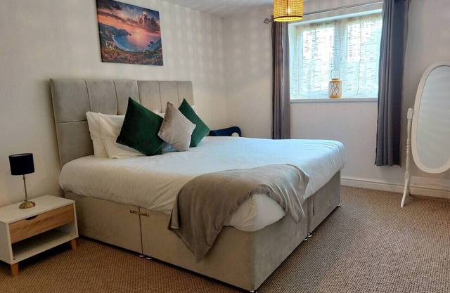 2 bed, 2 bath Stylish Bungalow in Symonds Yat for Long Stays Sleeps 5