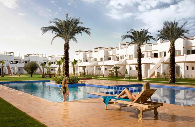 2 bed apartment on Condado De Alhama with roof solarium N5