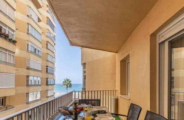 2 bed Apt, 2 Bath 4px seaside