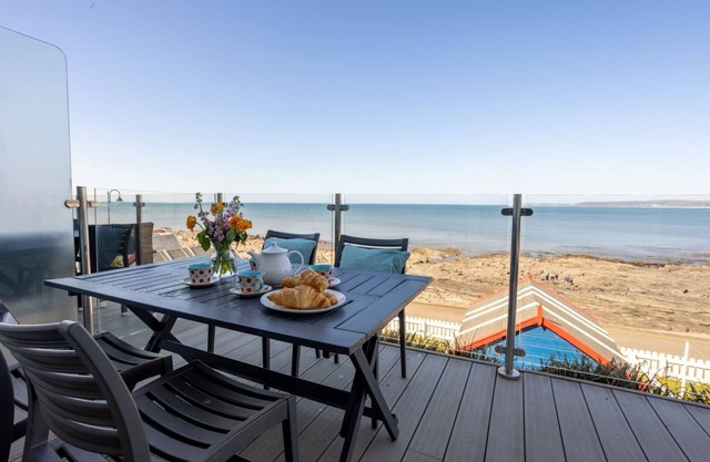 2 Bed Beach House in a fantastic sea front setting