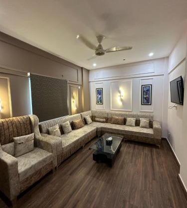 2 Bed Condo With Lift And Drawing Dining