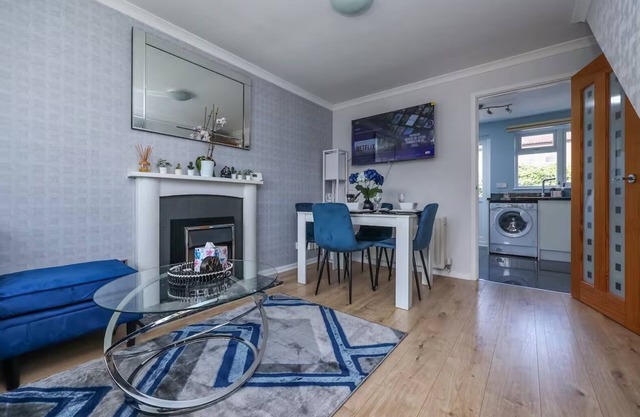 2 bed house, Barton Green, Clifton, Nottingham