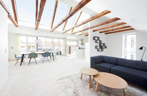 2-bed penthouse w private terrace - 1