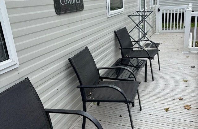 2 bed-Sleeps 6-Pets-Free Parking
