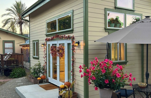 2-Bed Tiny Home Retreat in Urban Oasis — Kolibrie Huis Near SF & Lake Merritt