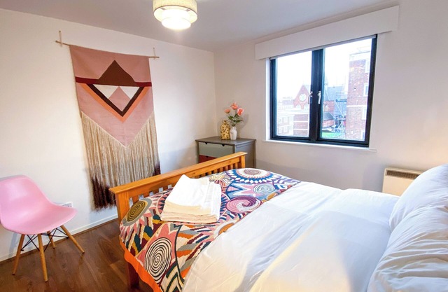 2 bed with Parking Shoreditch home
