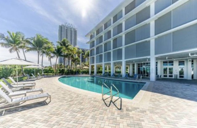 2 Bedroom/2 Bath Modern Designer Lanai Condo on the Ocean in Miami Beach