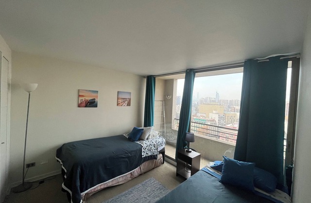 2 bedroom 2 bathrooms apartment half block from Sta. Lucia subway station