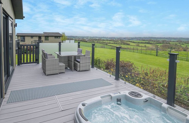 2 bedroom accommodation in Midsomer House, East Compton