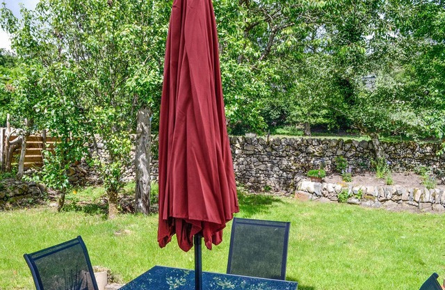 2 bedroom accommodation in Newtonairds