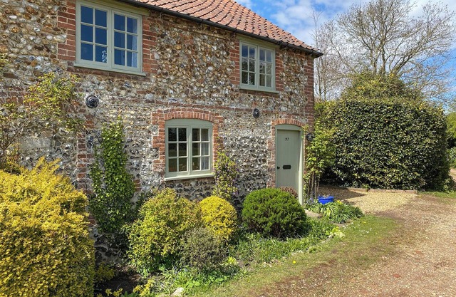 2 bedroom accommodation in Helhoughton, near Fakenham